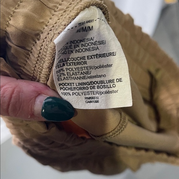 UNDER ARMOUR WOMENS VANISH SHORTS TAN MEDIUM - Picture 6 of 6